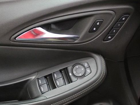 Used 2023 Buick Encore GX Essence FWD image 17