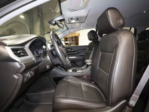 Used 2023 GMC Acadia SLT w/ Preferred Package FWD image 22