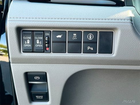 Used 2023 Honda Odyssey Touring image 10