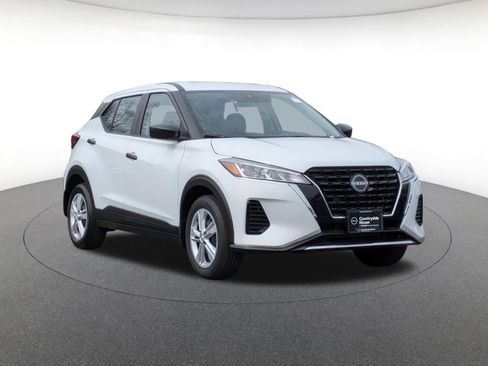 Used 2025 Nissan Kicks Play S image 3