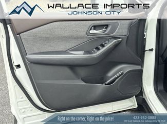 Used 2023 Nissan Rogue SV video 3