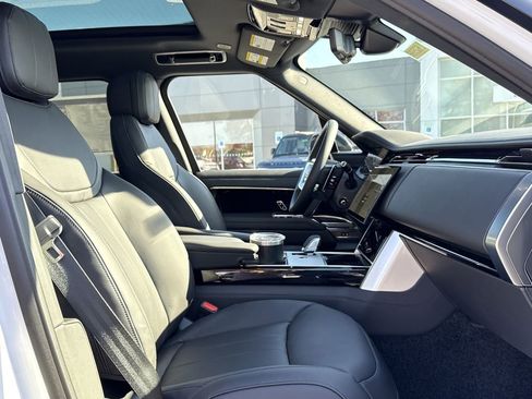 New 2025 Land Rover Range Rover SE image 18