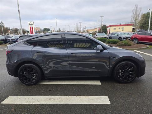 Used 2020 Tesla Model Y Long Range image 6