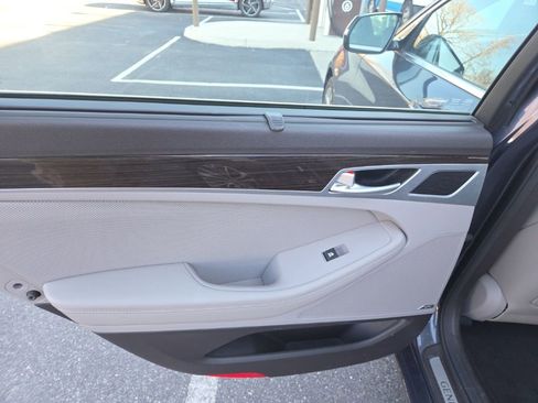 Used 2017 Genesis G80 3.8 w/ Option Group 02 image 9