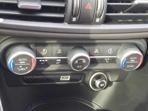 Used 2024 Alfa Romeo Giulia Quadrifoglio image 17