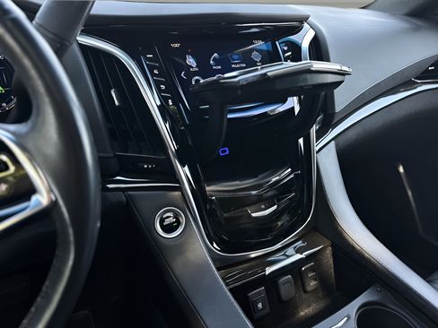 Used 2020 Cadillac Escalade ESV Platinum AWD/4WD image 10