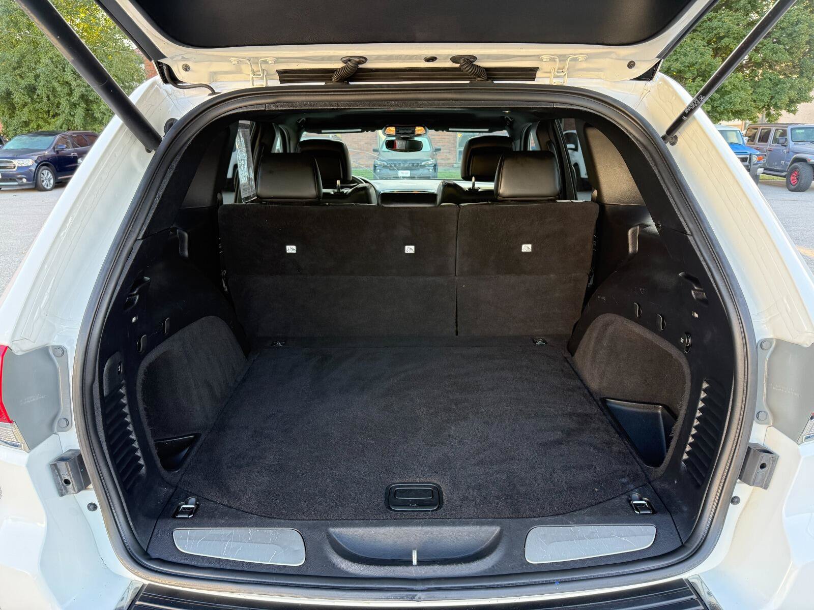 Used 2019 Jeep Grand Cherokee Limited AWD/4WD image 14