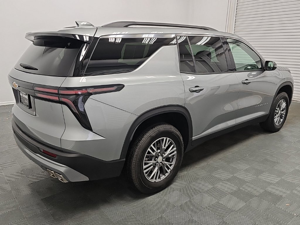 Certified 2026 Chevrolet Traverse LT FWD image 9