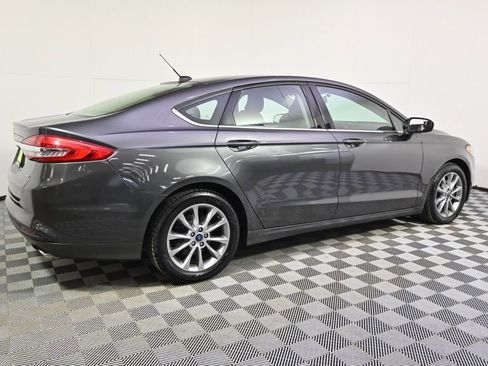 Used 2017 Ford Fusion SE image 7
