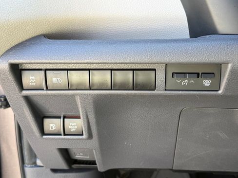 Used 2022 Toyota Sienna XLE AWD/4WD image 21