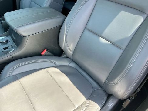 Used 2018 Chevrolet Traverse LT FWD image 15