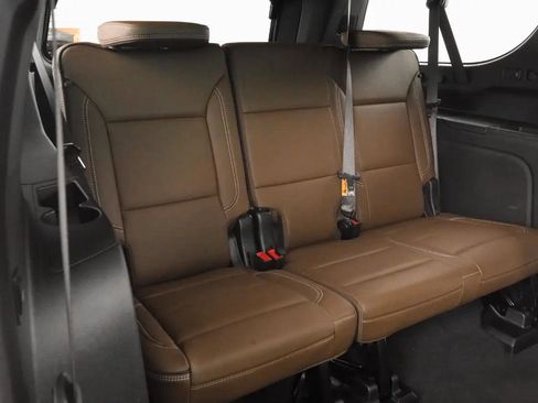 Used 2025 Chevrolet Suburban High Country image 27