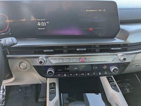 Certified 2024 Kia Telluride S image 19