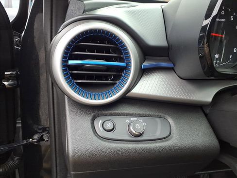 Used 2024 Chevrolet Trax LS image 32