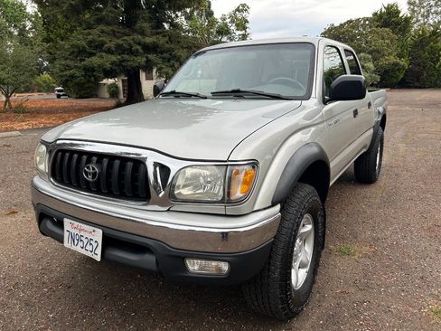 Used 2004 Toyota Tacoma PreRunner image 2