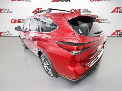 Used 2023 Toyota Highlander XLE AWD/4WD image 5