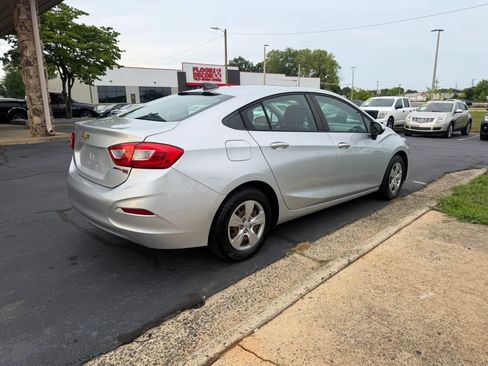 Used 2017 Chevrolet Cruze LS FWD image 7