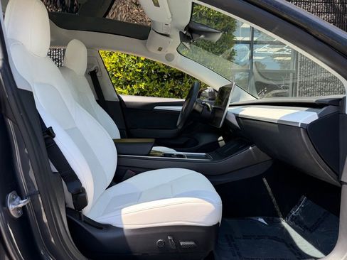 Used 2022 Tesla Model 3 Performance image 33