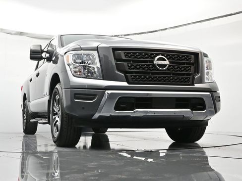 Used 2024 Nissan Titan SV w/ SV Convenience Package image 38