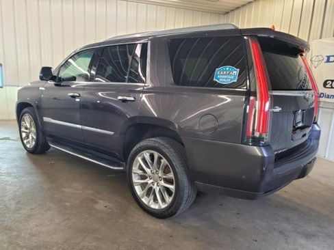 Used 2017 Cadillac Escalade Luxury AWD/4WD image 4