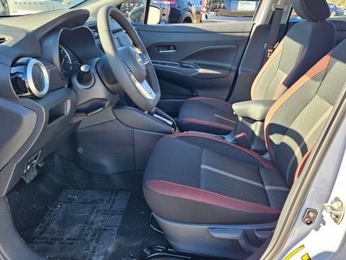 New 2025 Nissan Versa SR w/ Trunk Package FWD image 3