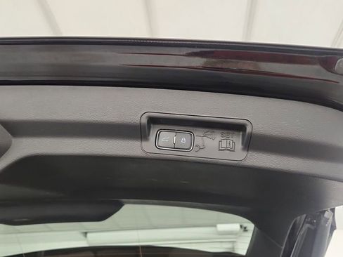 Used 2023 Ford Explorer XLT image 22