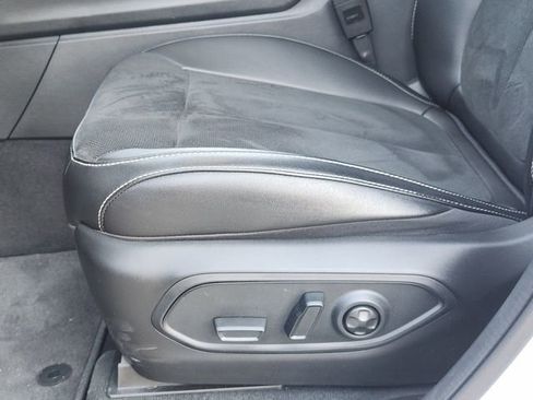 New 2025 Jeep Grand Cherokee Altitude image 18