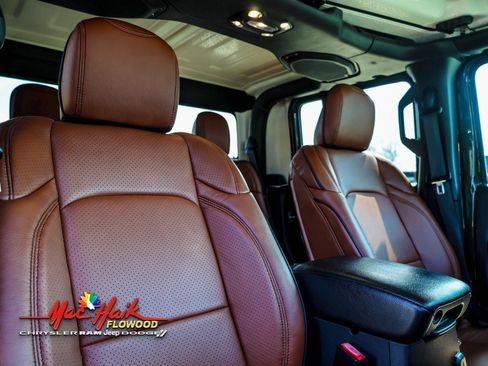 Used 2021 Jeep Gladiator Willys image 17