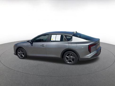 Used 2025 Kia K4 LXS image 8