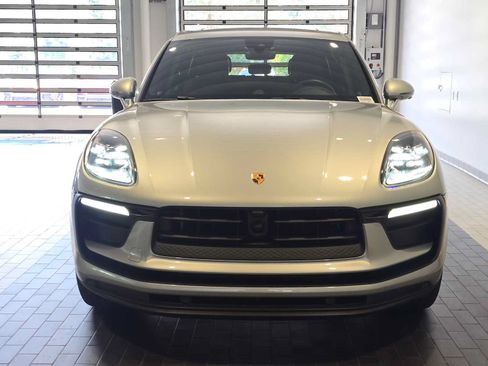 Used 2025 Porsche Macan AWD/4WD image 10