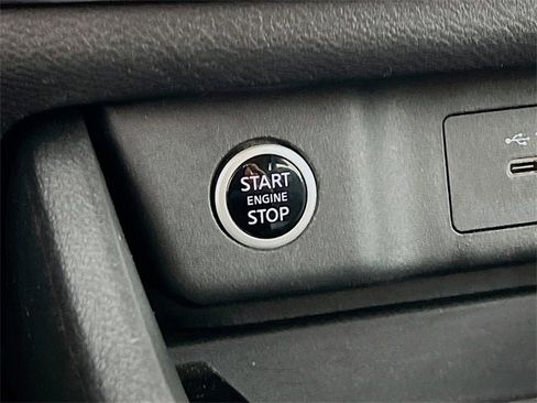 Used 2023 Nissan Rogue S image 16