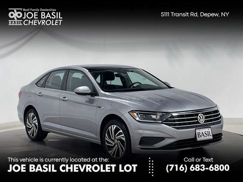 Used 2021 Volkswagen Jetta SEL FWD image 1
