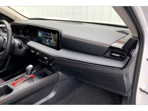 Used 2025 Nissan Kicks SR FWD image 15