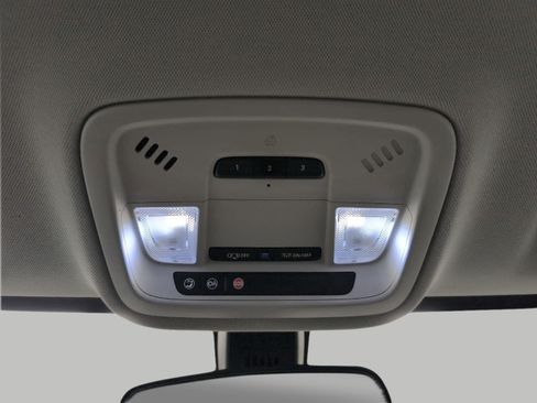 Used 2019 Chevrolet Traverse LT FWD image 19