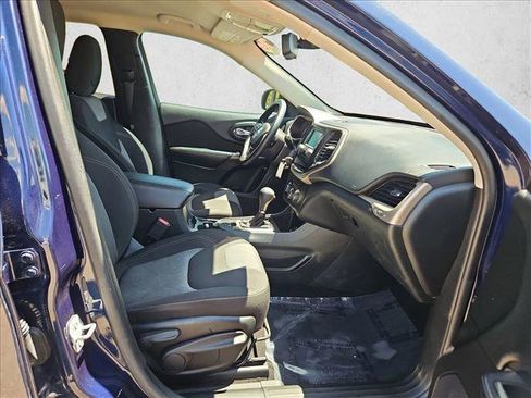 Used 2016 Jeep Cherokee Sport FWD image 21