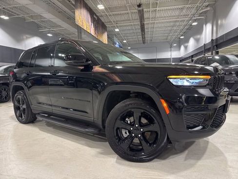 Used 2025 Jeep Grand Cherokee Altitude image 1