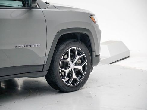 Used 2024 Jeep Compass Latitude AWD/4WD image 7