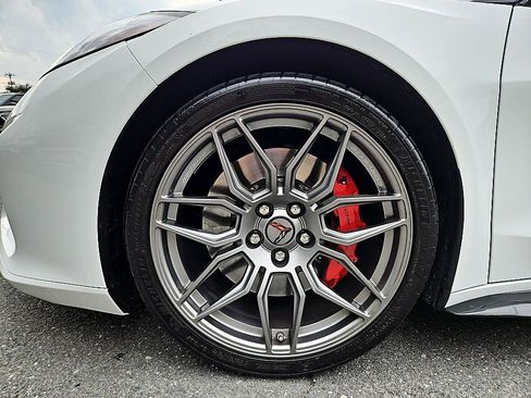 Used 2024 Chevrolet Corvette Z06 RWD image 8