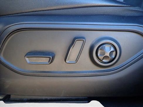 Used 2024 Jeep Grand Cherokee L Laredo image 12