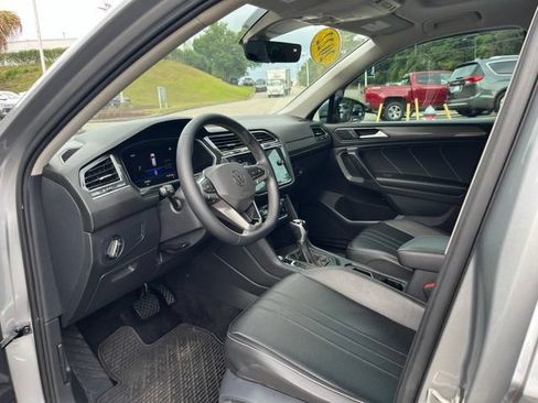 Used 2022 Volkswagen Tiguan SE FWD image 6