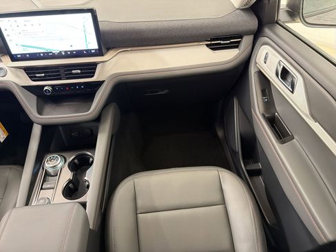 New 2026 Ford Explorer Active RWD image 26