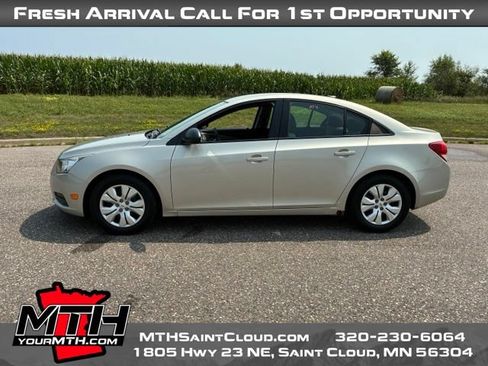 Used 2014 Chevrolet Cruze LS FWD image 5