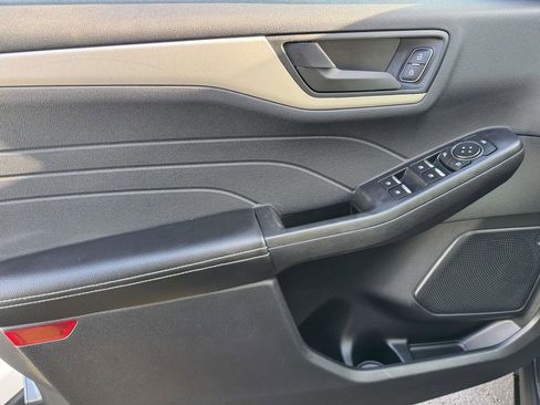 Used 2022 Ford Escape SE w/ SE Sport Appearance Package image 14