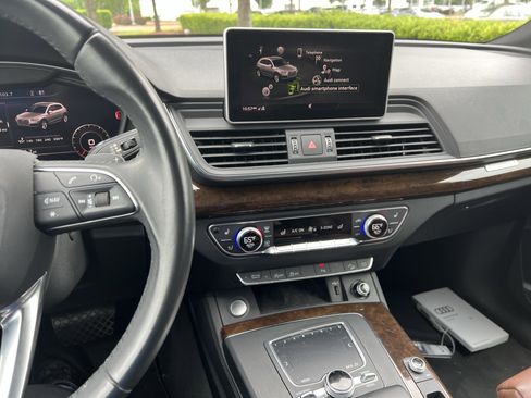 Used 2019 Audi Q5 2.0T Premium Plus w/ Premium Plus Package AWD/4WD image 32