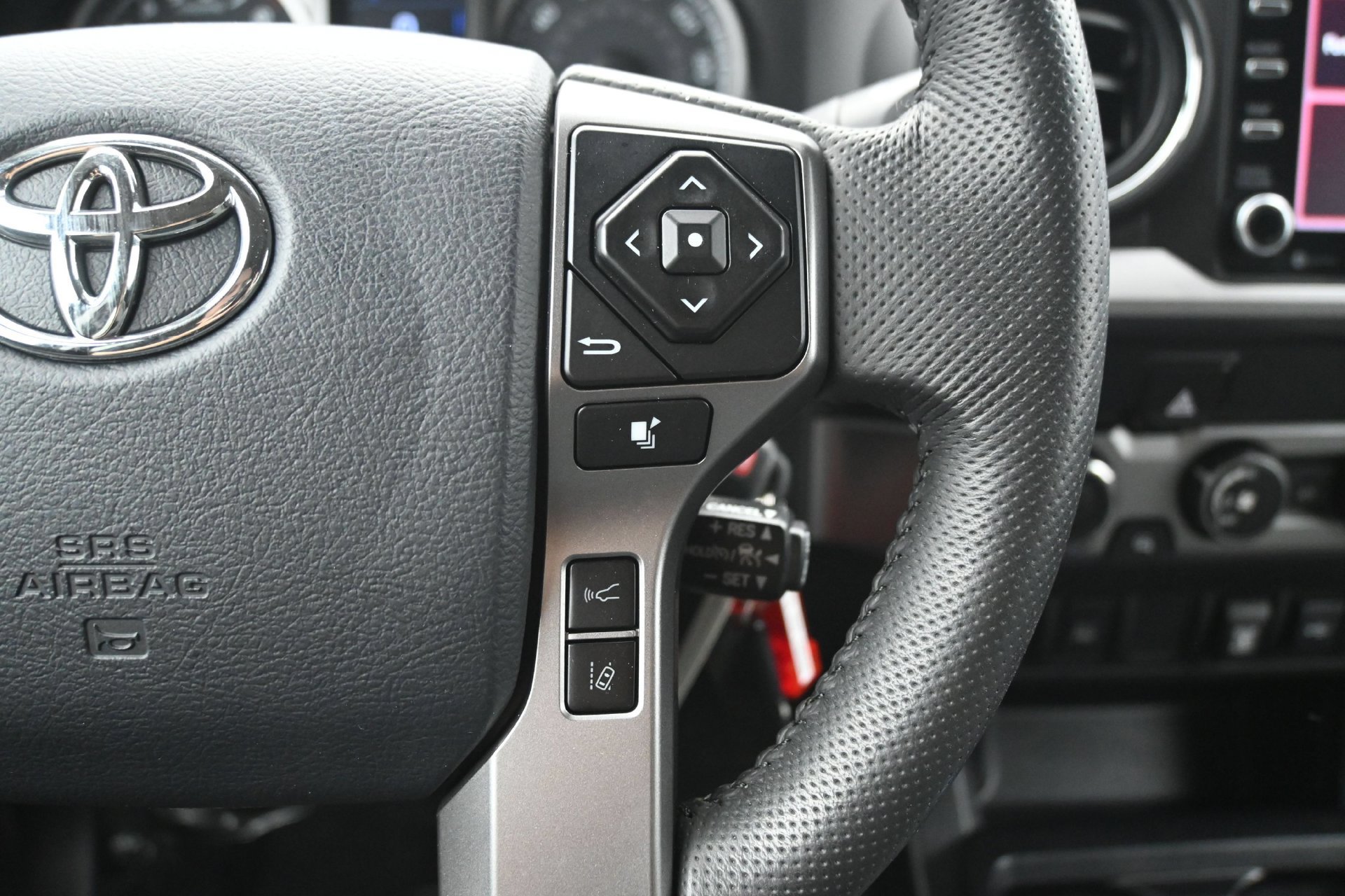 Used 2020 Toyota Tacoma SR5 w/ Technology Package AWD/4WD image 20
