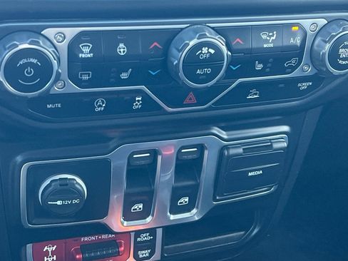 Used 2021 Jeep Wrangler Rubicon w/ Cold Weather Group image 22