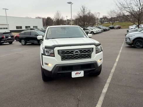 Used 2022 Nissan Frontier SV image 3