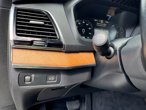 Used 2022 Volvo XC90 T6 Momentum w/ Advanced Package image 42