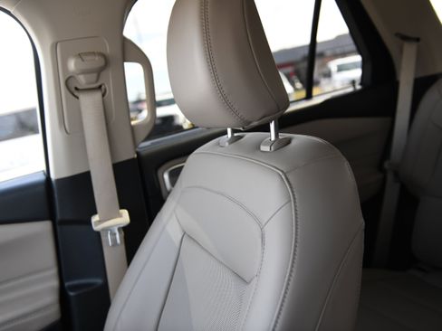 Used 2023 Ford Explorer Limited w/ Equipment Group 301A image 19