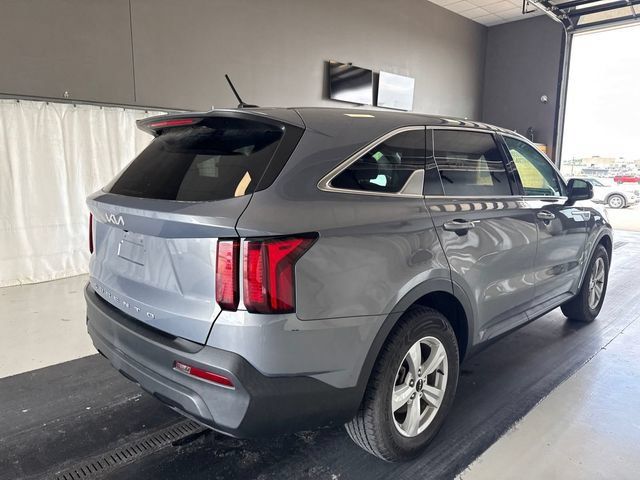 Used 2022 Kia Sorento LX FWD image 3